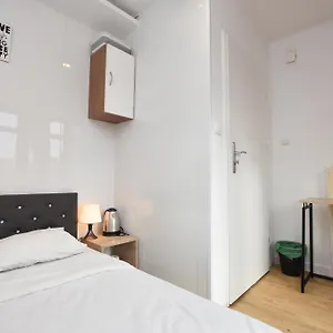 - Prywatne Hostel